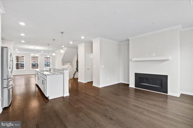 Building Photo - 45121 Kincora Dr