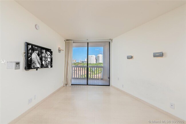 Foto del edificio - 1000 E Island Blvd