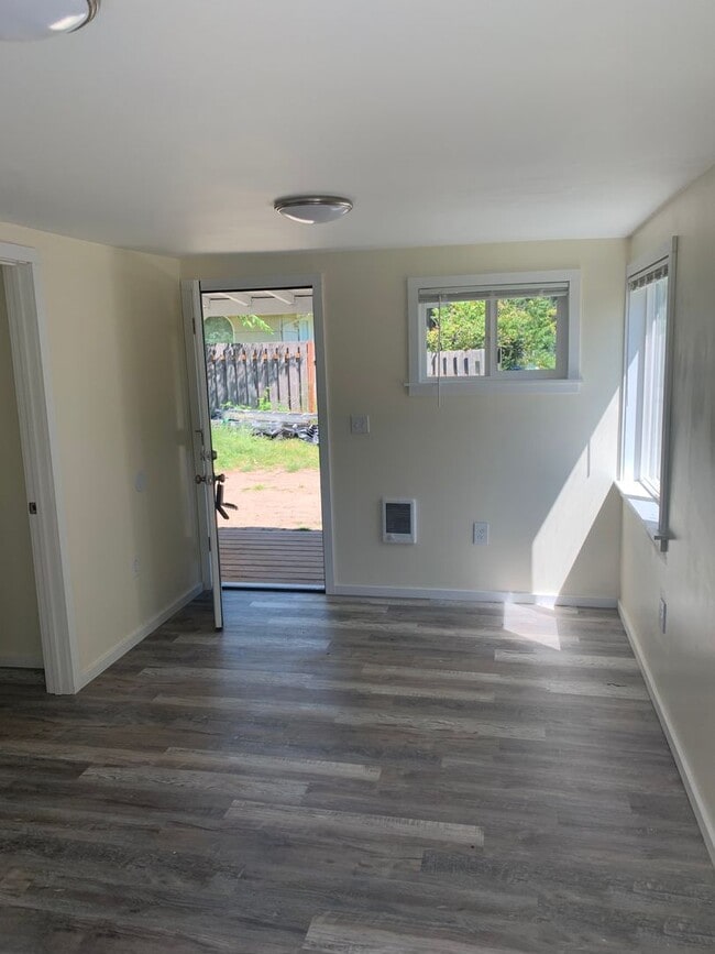 Building Photo - North Gate - Cozy 1 bed/ 1 bath house on quiet street with a huge back yard!