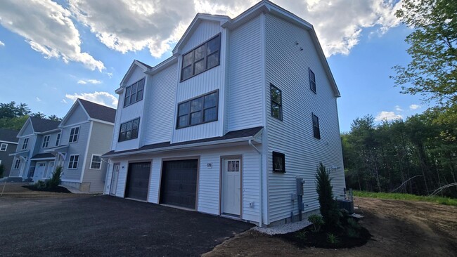 Building Photo - 17 Birch Hl Ln
