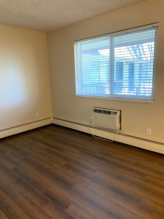 Building Photo - Top Floor Condo in Southeast Denver 2 bed ...