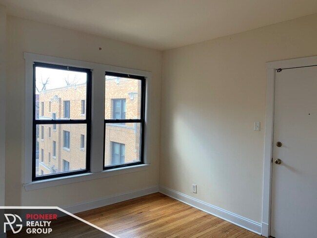 Building Photo - Live right in the heart of Logan Square