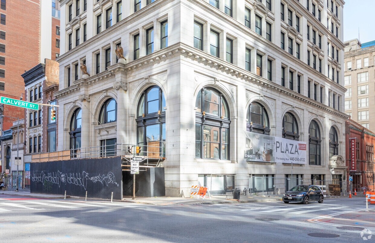 Un Calvert - The Plaza