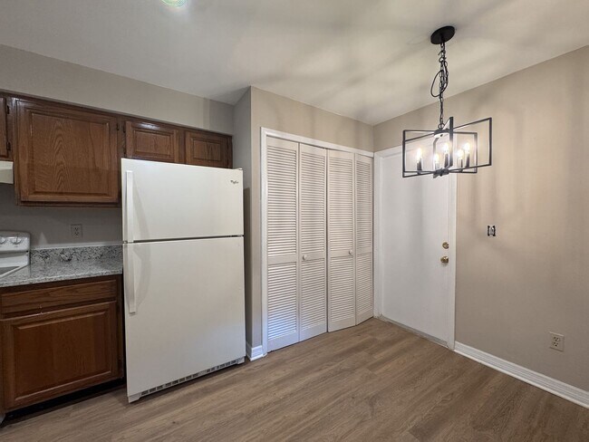 Foto del edificio - Beautiful 2/2 Townhouse with one car garag...
