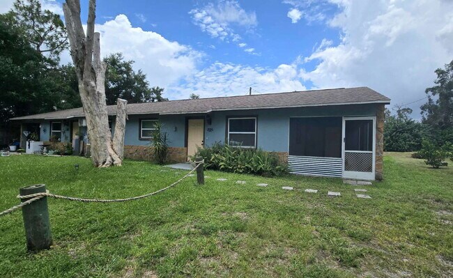 Building Photo - 2095 Eloise Cir