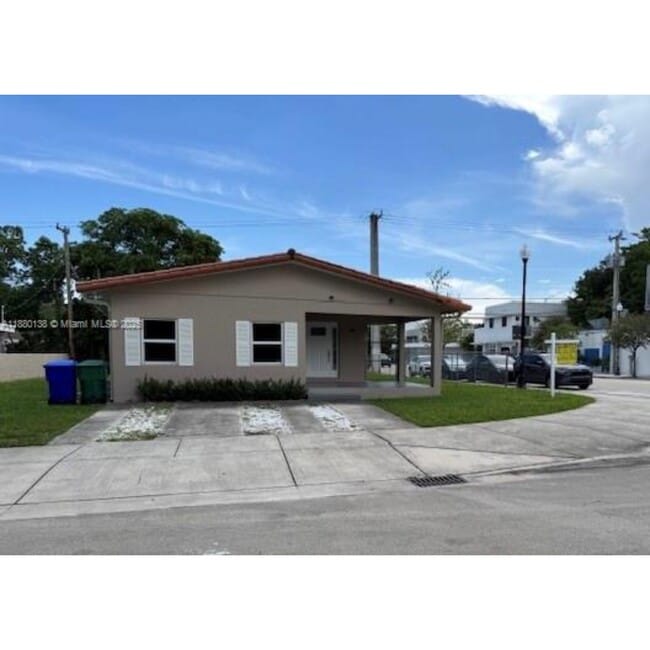Building Photo - 200 NE 44th St