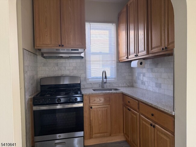 Foto del edificio - 557 Gregory Ave