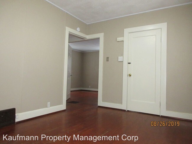 Building Photo - 1121 W Packard Ave