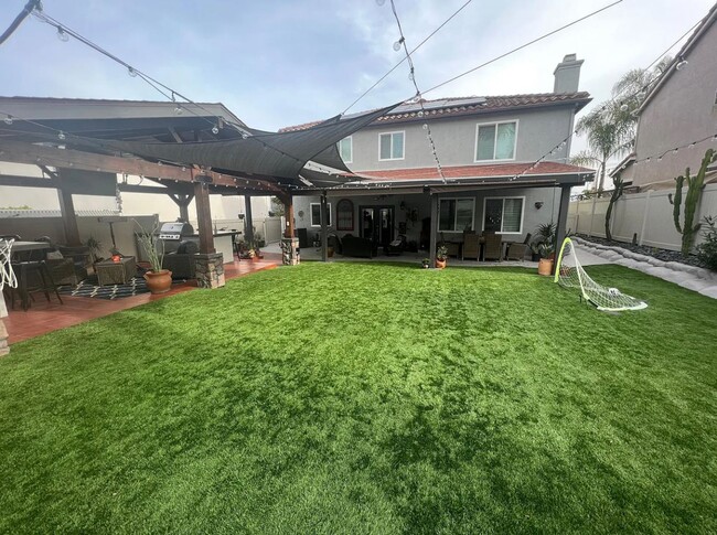 Building Photo - Beautiful 4 bedrooms 2.5 bathrooms in East...