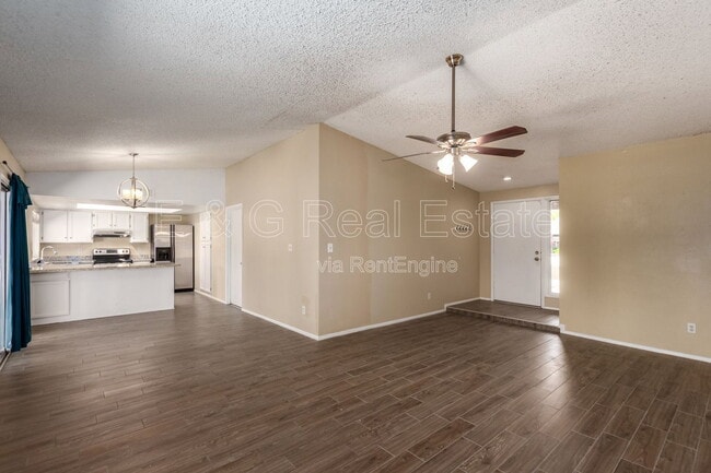 Photo - 2113 N Los Altos Dr House