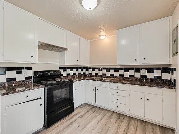 Foto del edificio - 165 Eisenhower Rd