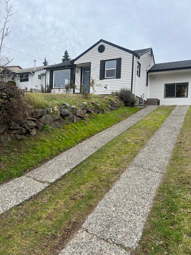 Foto del edificio - 558 Windsor Pl NE