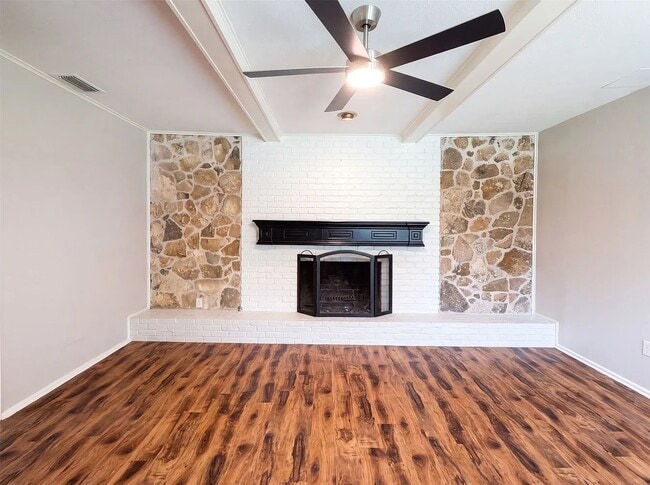 Building Photo - 1619 Woodcrest Ln