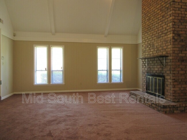 Foto del edificio - 5299 Orangewood Rd