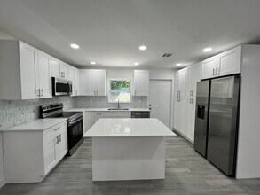 Building Photo - 2801 Ave Q