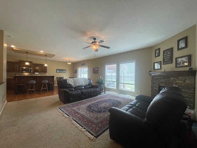 Building Photo - Ranch in Shadow Lake Papillion