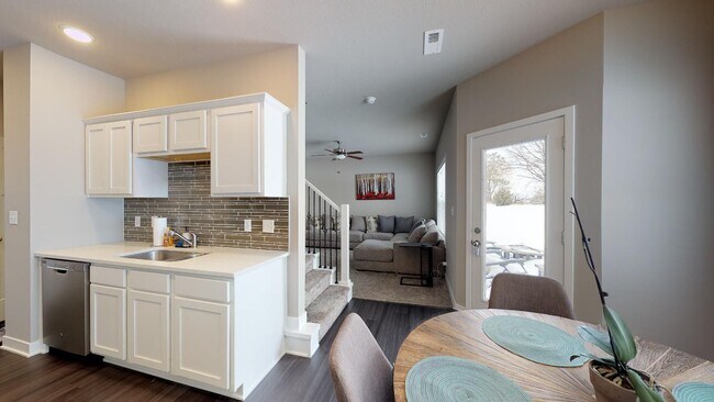 Foto del edificio - Fabulously Beautiful Townhome in NW Ankeny