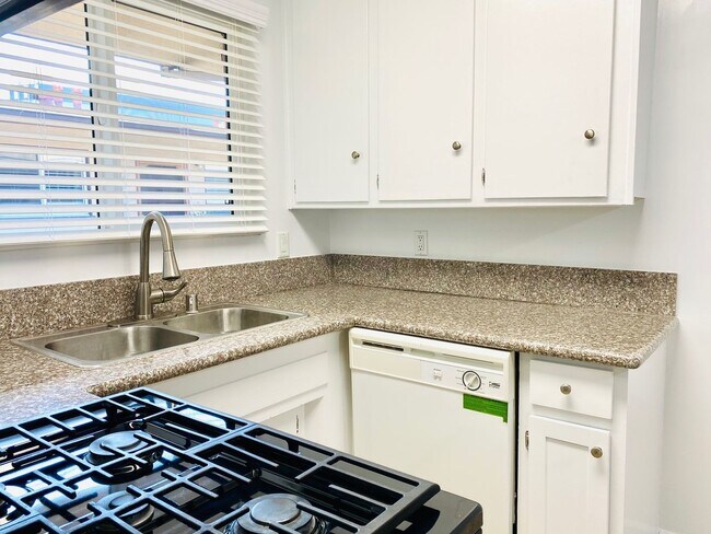 Foto del edificio - 2956-3022 S. Robertson Blvd
