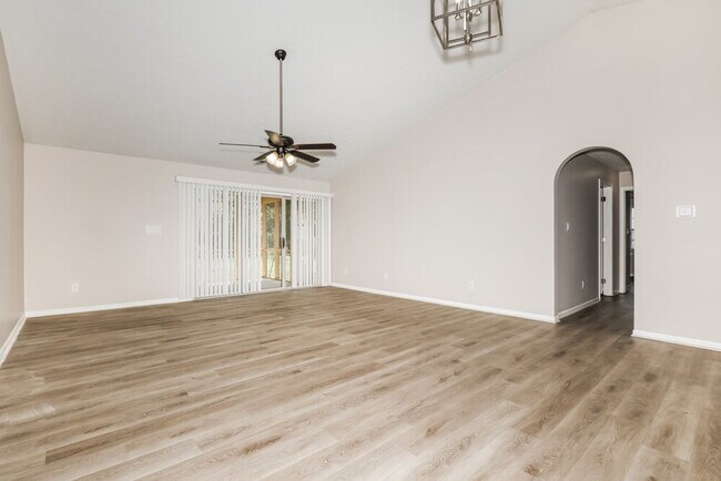 Foto del edificio - 6607 El Paso Dr