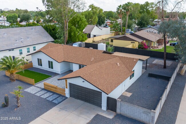 Foto del edificio - 9205 E Laurel Ln
