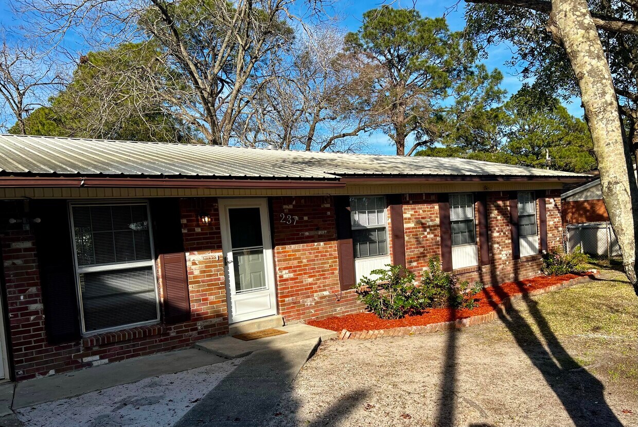 Primary Photo - 237 Deluna Rd SW