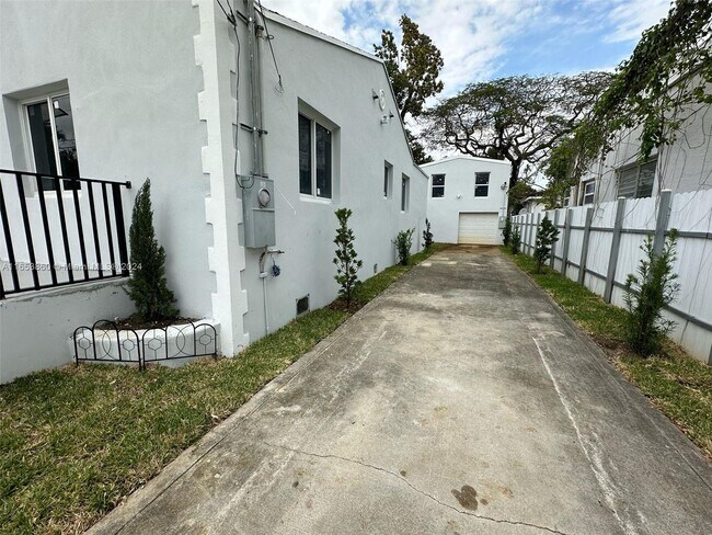 Foto del edificio - 265 NW 81st St.