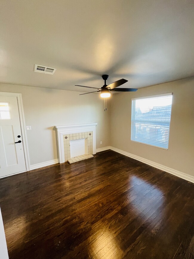 Living room - 2538 NW 21st St