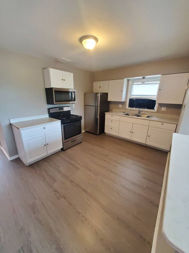 Foto del edificio - 6527 W Keefe Ave Pkwy. (3 Unit)