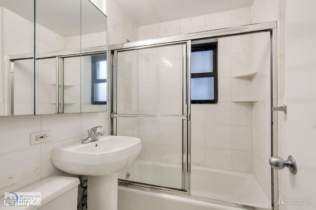 Building Photo - 146 W 68th St