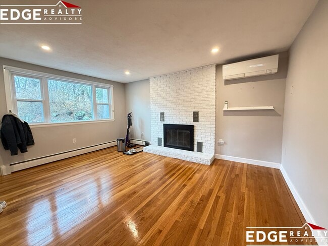 Building Photo - 110 Pine Hill Cir