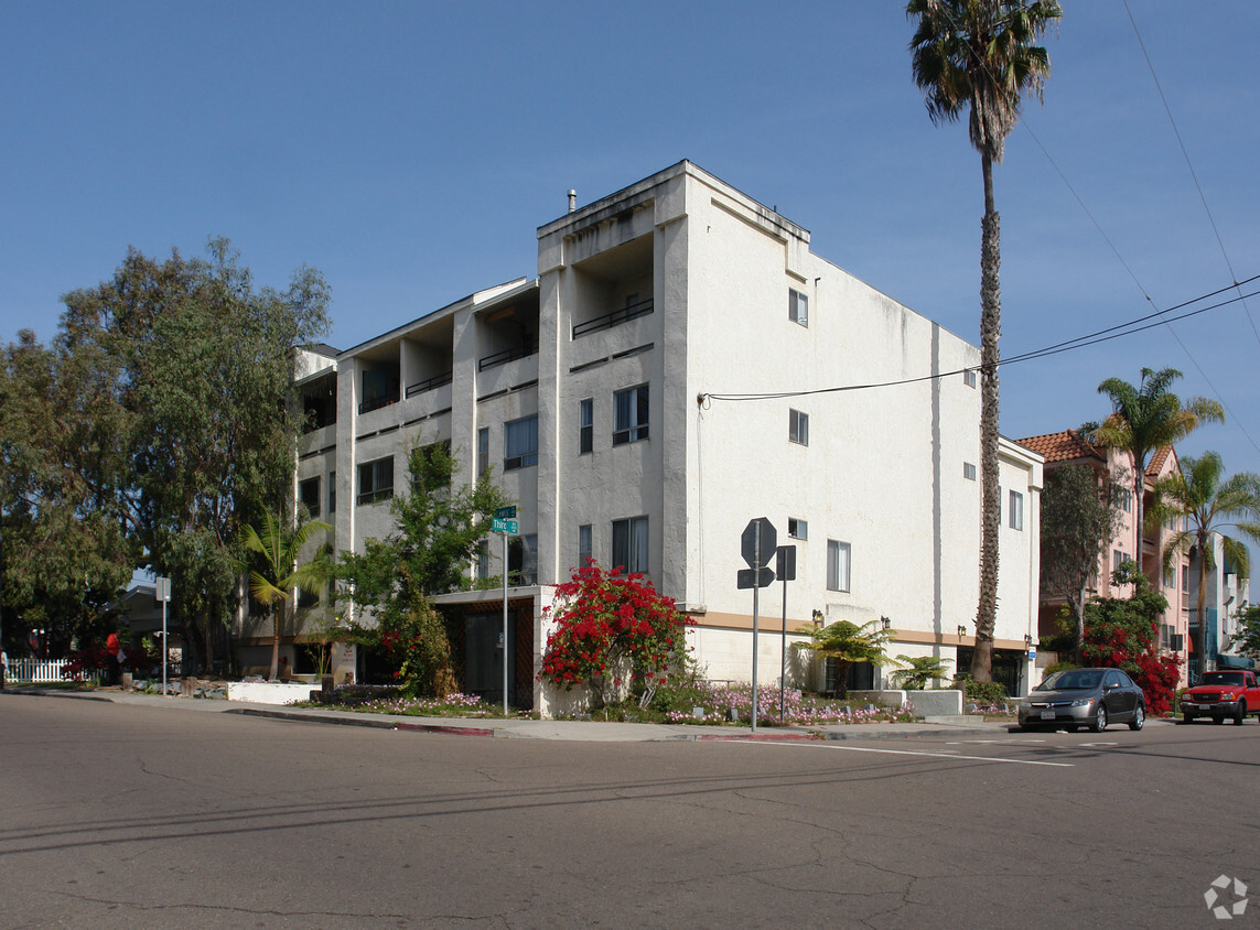 Primary Photo - Cedar Crest Apartments