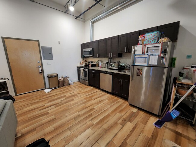 Foto del edificio - Large 1 bedroom newly renovated apartment ...