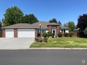 Building Photo - 9476 Viewcrest Rd