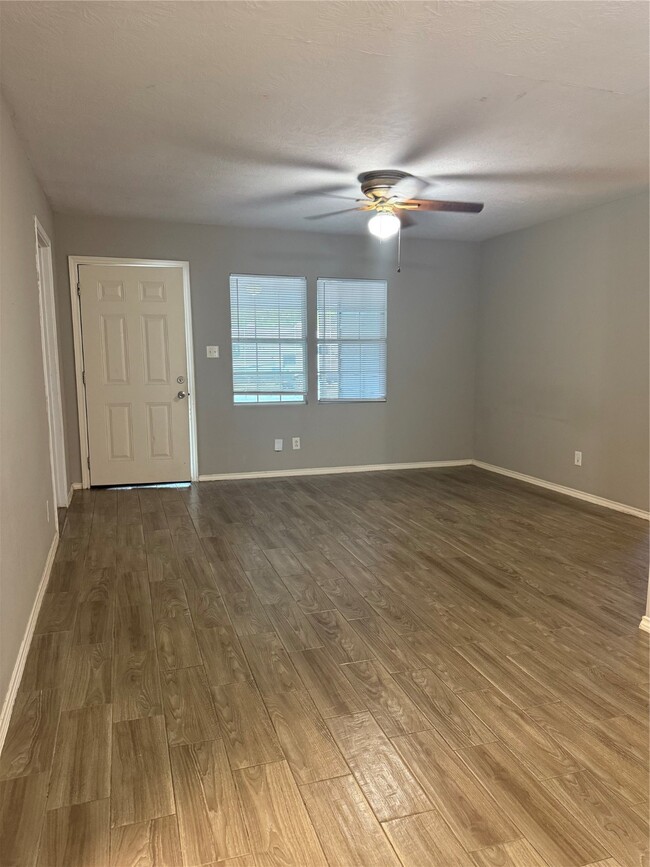 Foto del edificio - 1401 Craig Dr