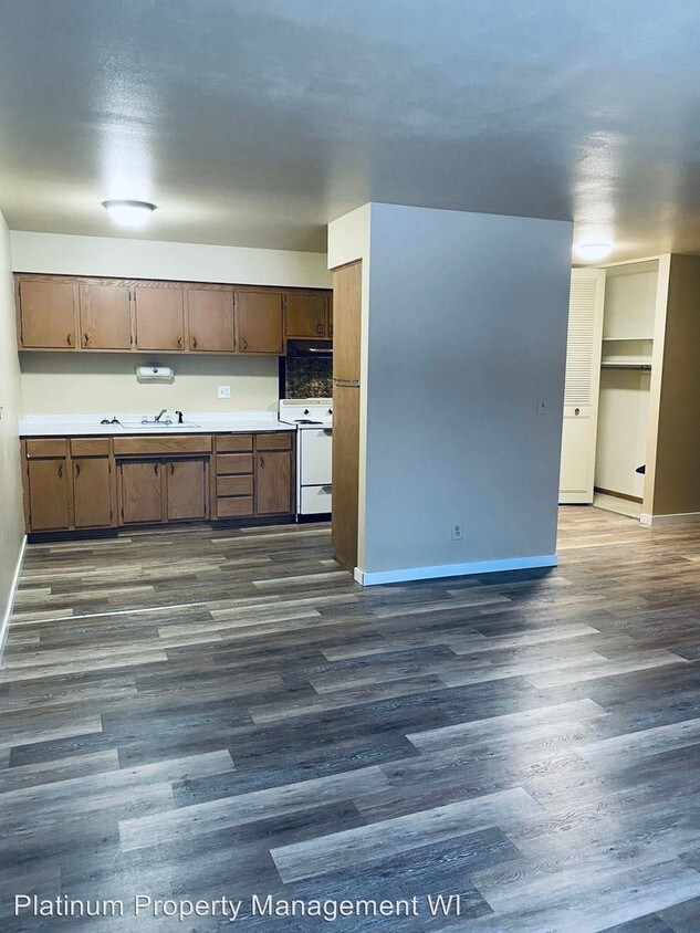 Foto del edificio - 2 br, 1 bath Apartment - 1601 E 10th Street