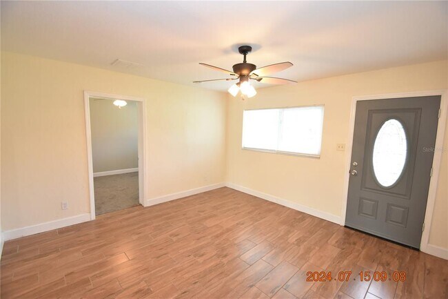 Building Photo - 417 Country Club Dr