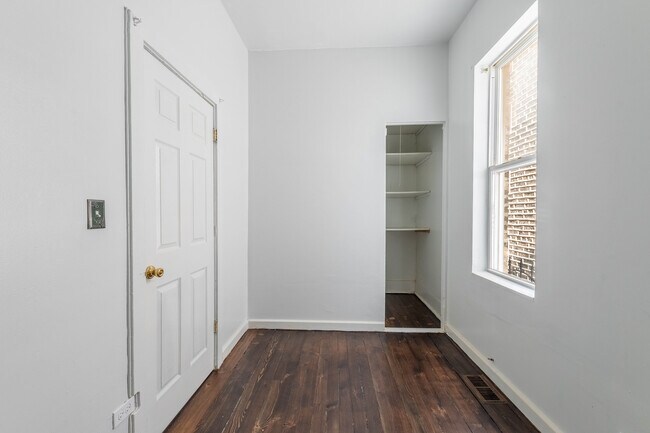 Foto del edificio - 1831 N Winchester Ave