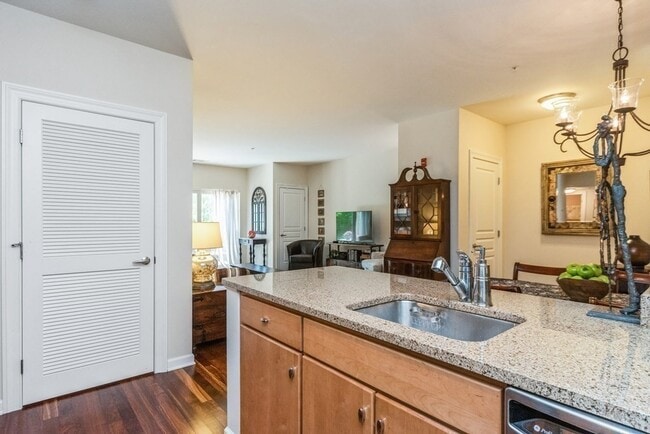 Building Photo - 5 Repton Pl