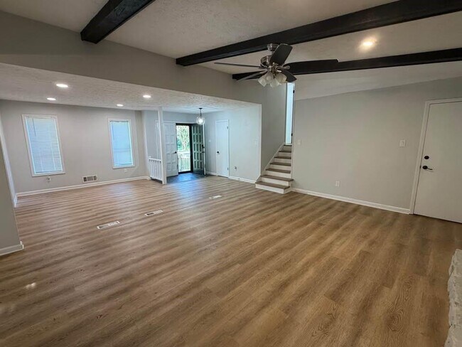 Foto del edificio - 2532 Hidden Hills Dr