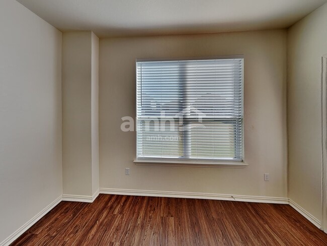 Foto del edificio - 2734 Wolfcreek