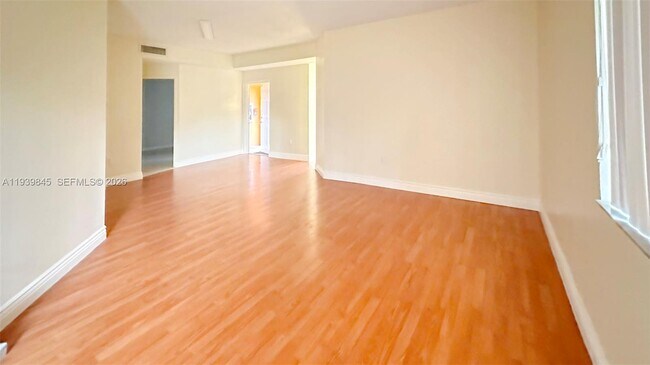 Foto del edificio - 6928 SW 39th St