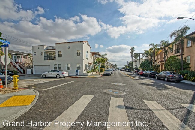 Building Photo - 720-722 Highland Ave
