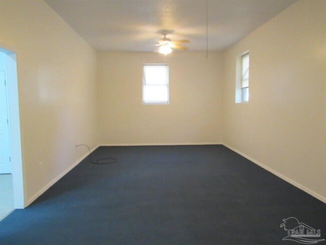 Foto del edificio - 6112 Hwy 95A N