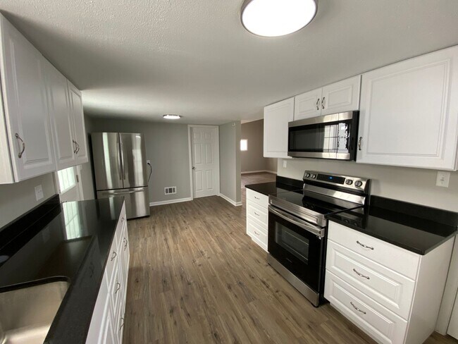 Foto del edificio - Remodeled 3 bed 2 bath