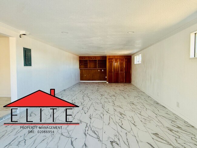 Foto del edificio - AVAILABLE NOW!