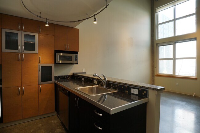 Foto del edificio - 2440 Western Ave