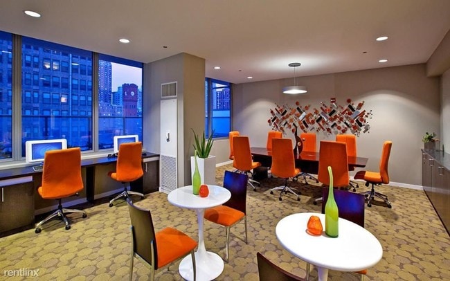 Building Photo - 1 br, 1.5 bath Condo - 720 S Clark St # 2111