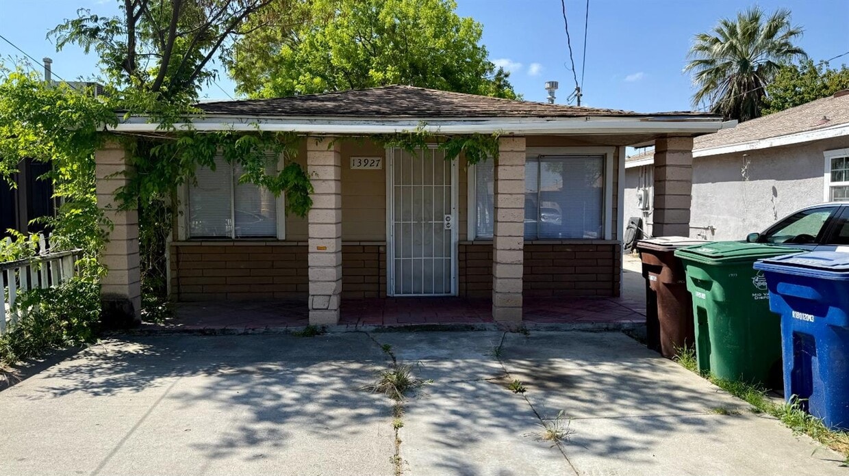 Primary Photo - 13927 Hwy Ave