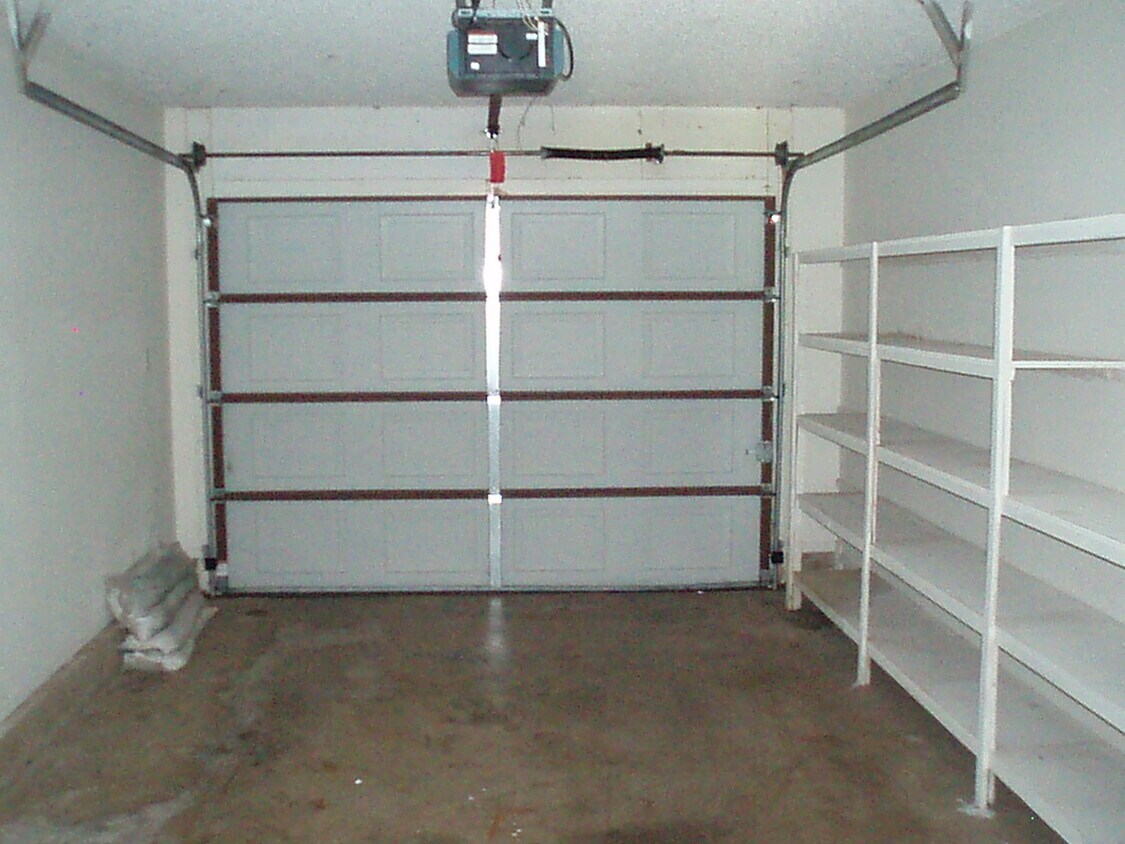 Building Photo - 421-423 Britton Ct.