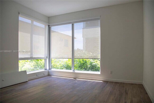 Foto del edificio - 529 SW 11th St